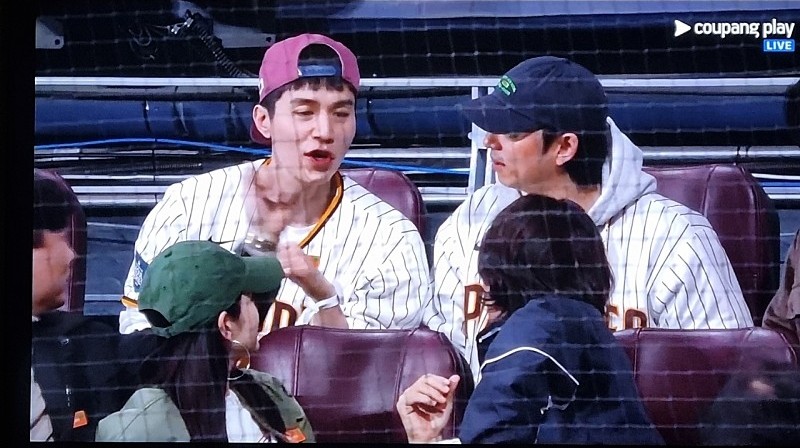 연예인 두 커플이나 온 오늘 야구
