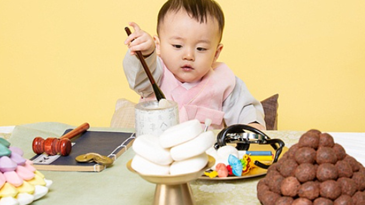 "돌잔치 가서 축의금 냈는데 돌잡이 돈까지…너무한 것 아닌가요?"