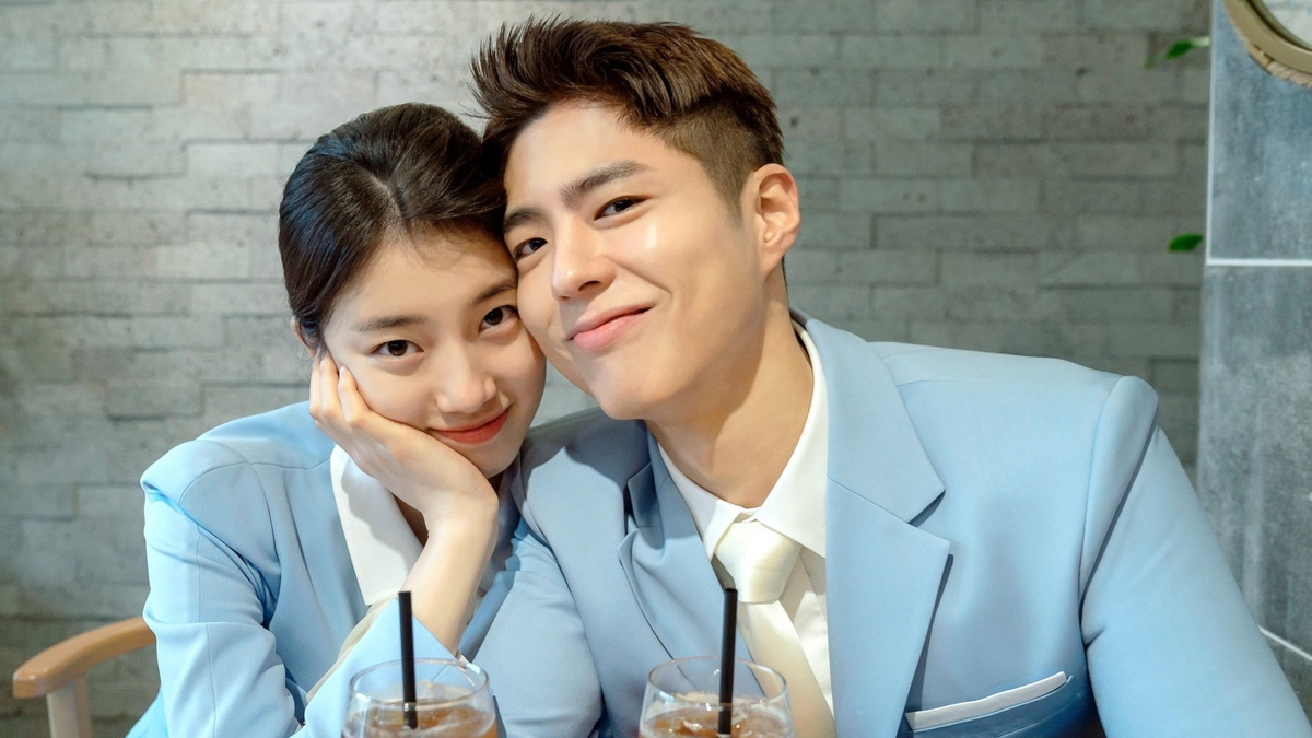 승무원 유니폼입고 찍은 사진 공개된 박보검 수지