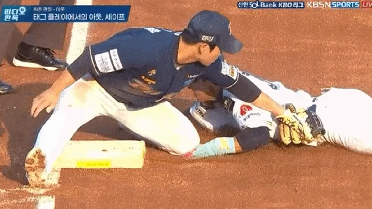 사직구장에서 나온 황성빈 올시즌 첫 도루실패