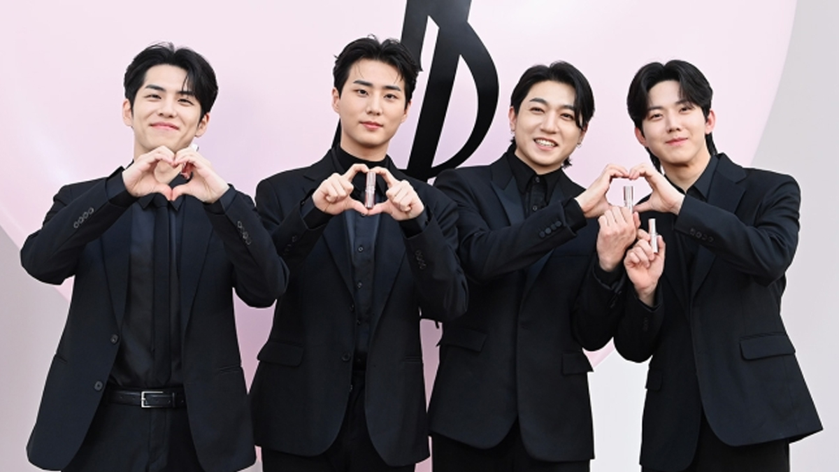 [단독] '대세 밴드' 데이식스, 아이유 만난다…'팔레트' 출격